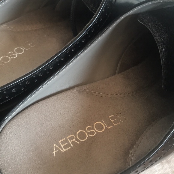 Aerosolizes black patent wing tip slides size 7 - Picture 6 of 7